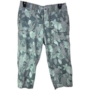 Gloria Vanderbilt Green Floral Capris Size 10